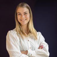 Portretfoto van Tessa, Project manager bij AlphaRainbow