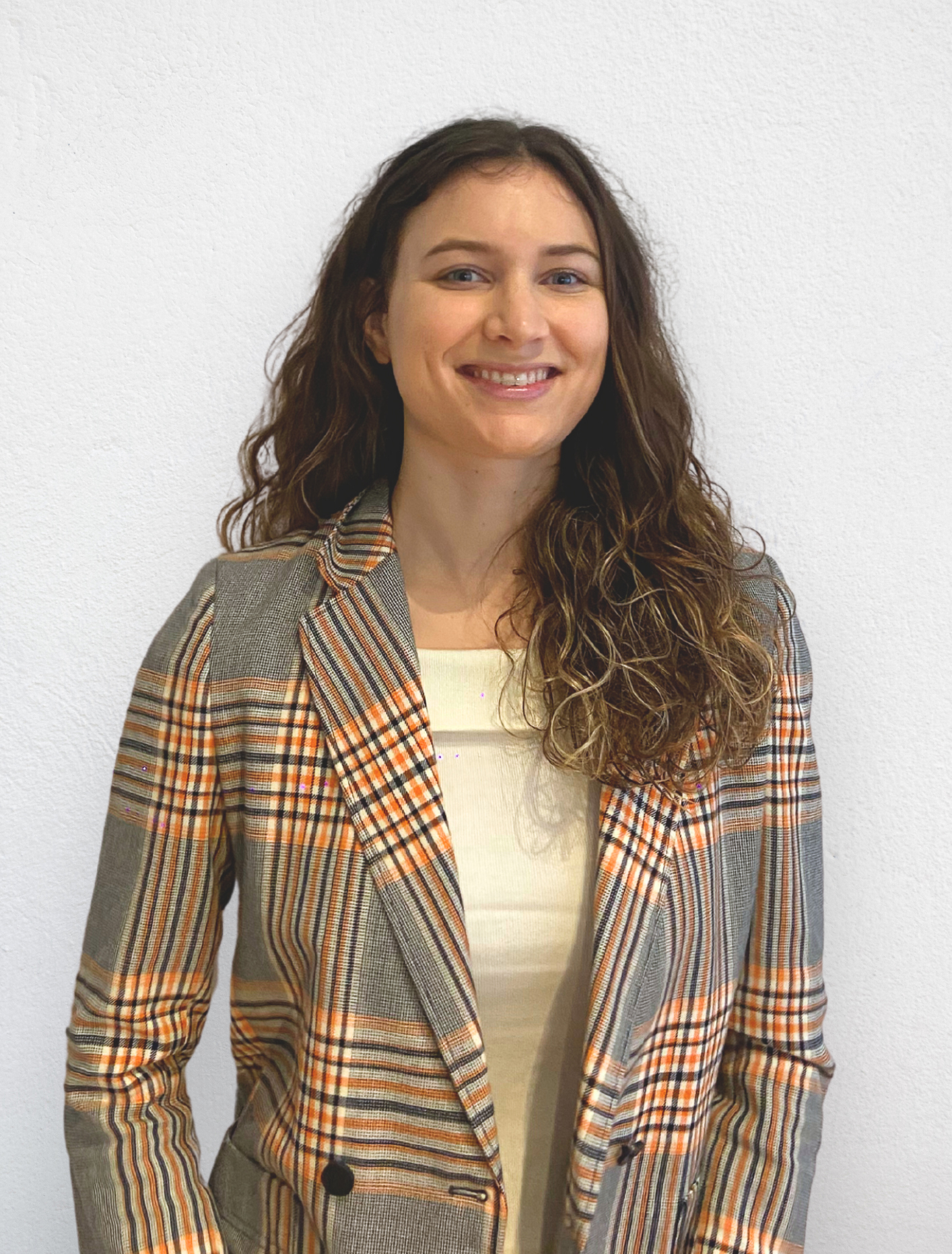 Portretfoto van Maud, Marketing en salesmanager bij AlphaRainbow