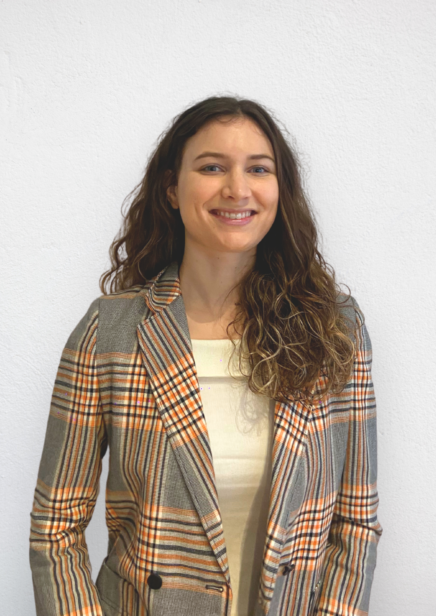 Untitled design (34) Portretfoto van Maud, Marketing en salesmanager bij AlphaRainbow