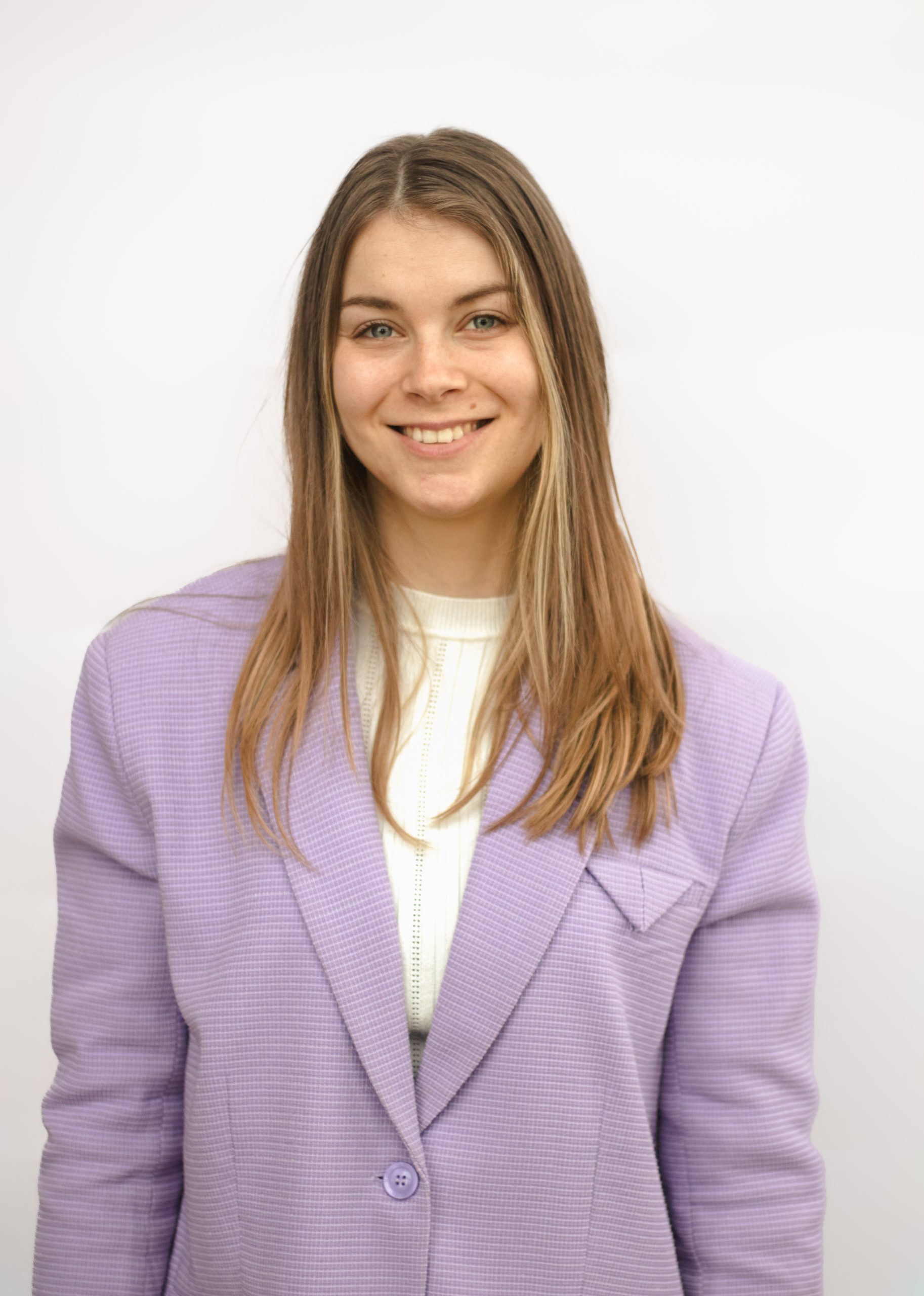 Portretfoto van Tessa, Project manager bij AlphaRainbow