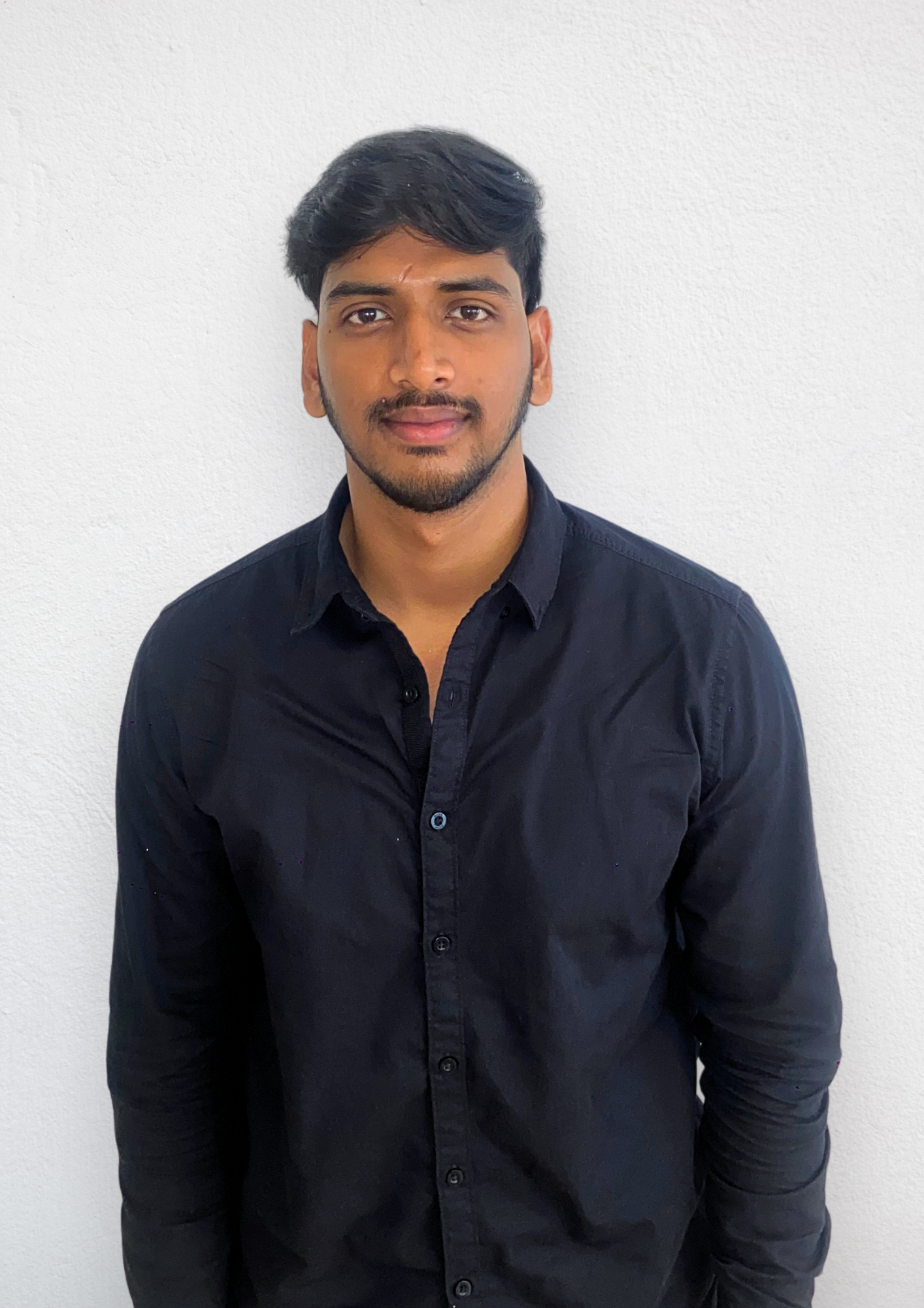 Portretfoto van Hemanth, IT Professional bij AlphaRainbow